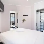 Flamingo 809 - Top Floor Sea Point Unit With Daily Housekeeping