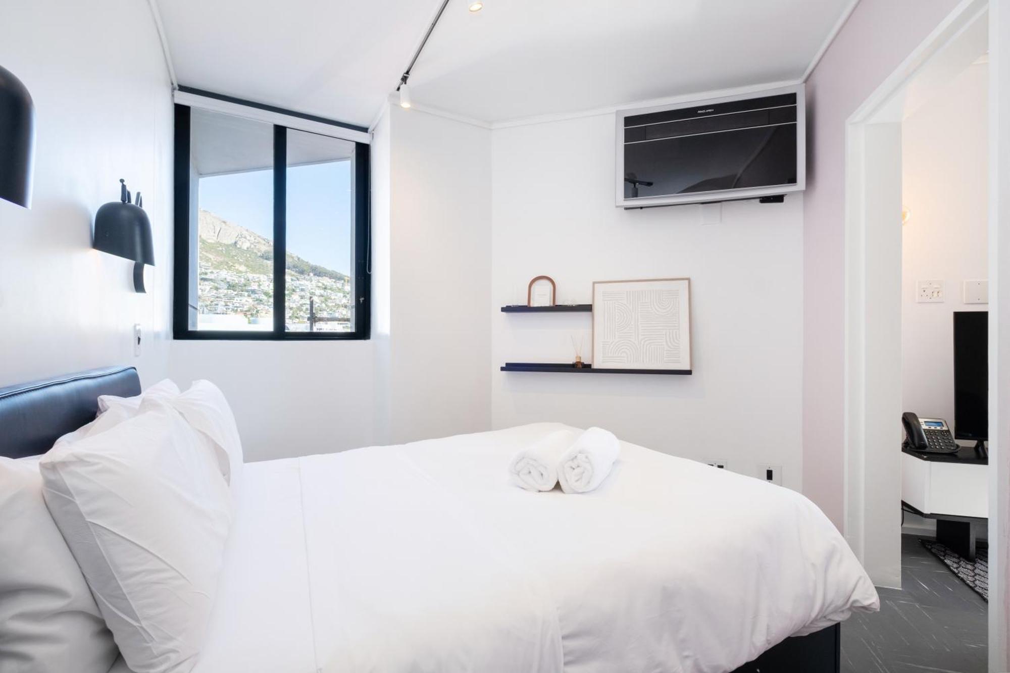 Flamingo 809 - Floor Sea Point Unit With Daily Housekeeping