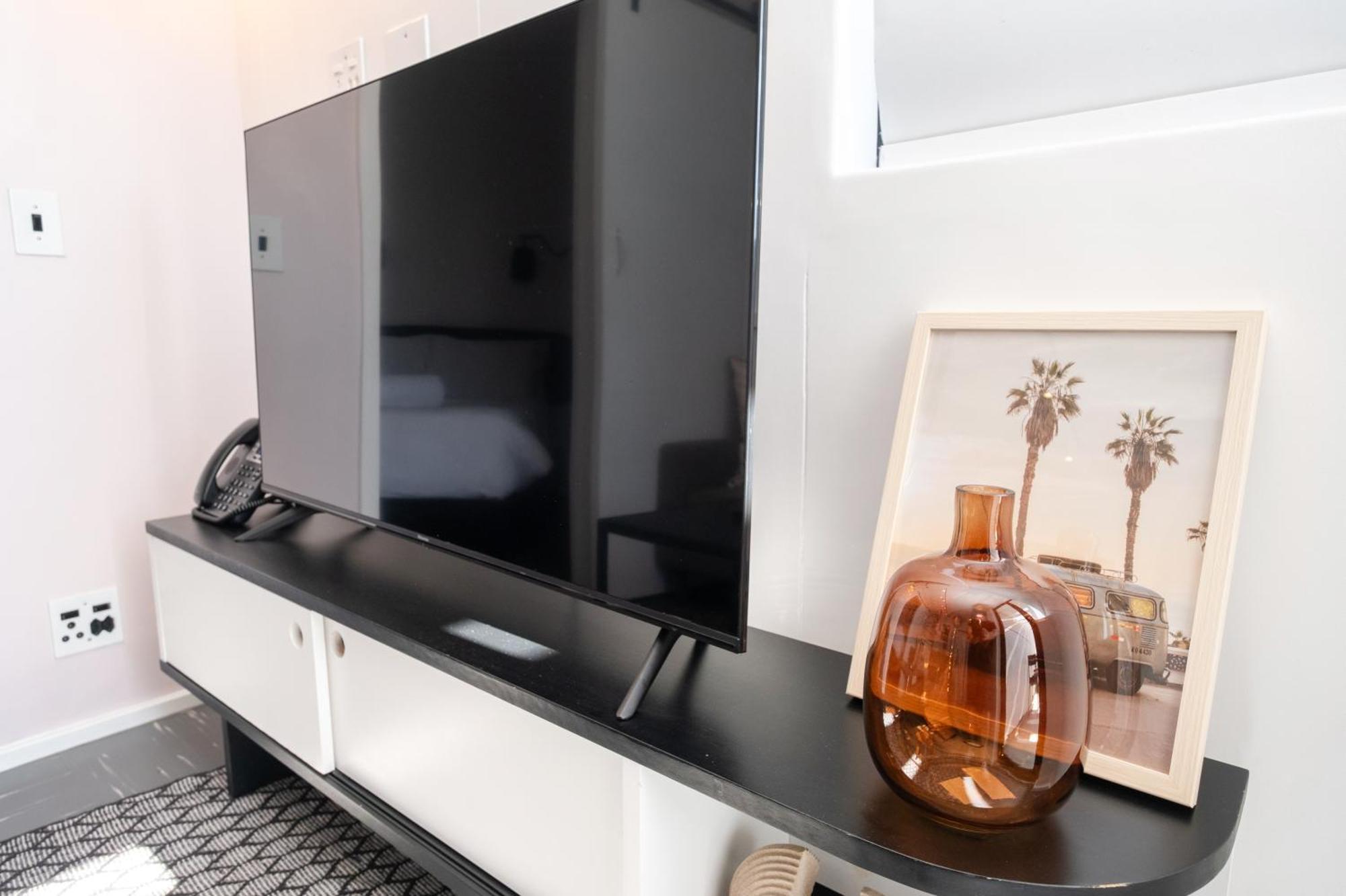 Flamingo 809 - Floor Sea Point Unit With Daily Housekeeping Cape Town