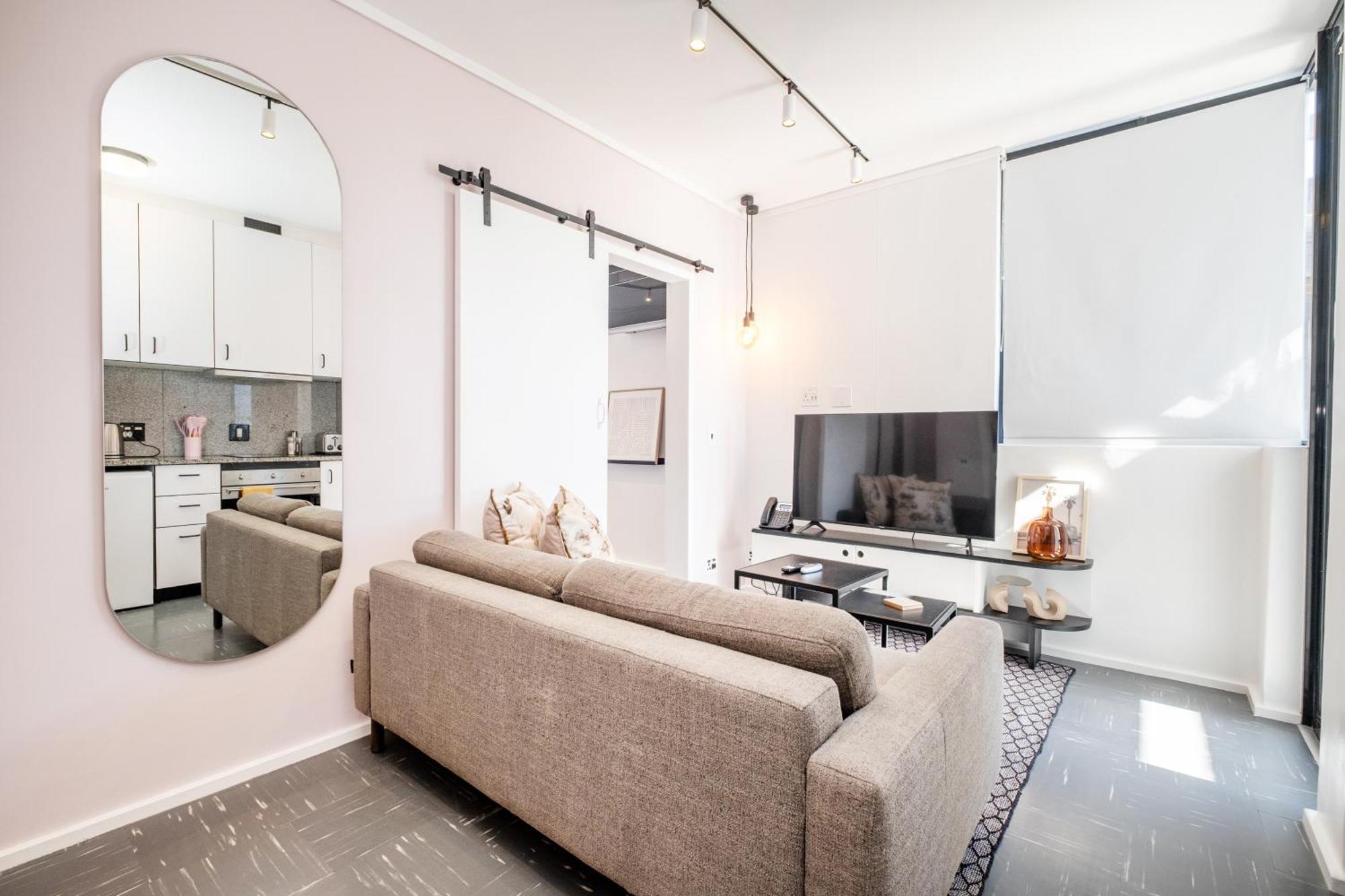 Apartment Flamingo 809 - Floor Sea Point Unit With Daily Housekeeping *