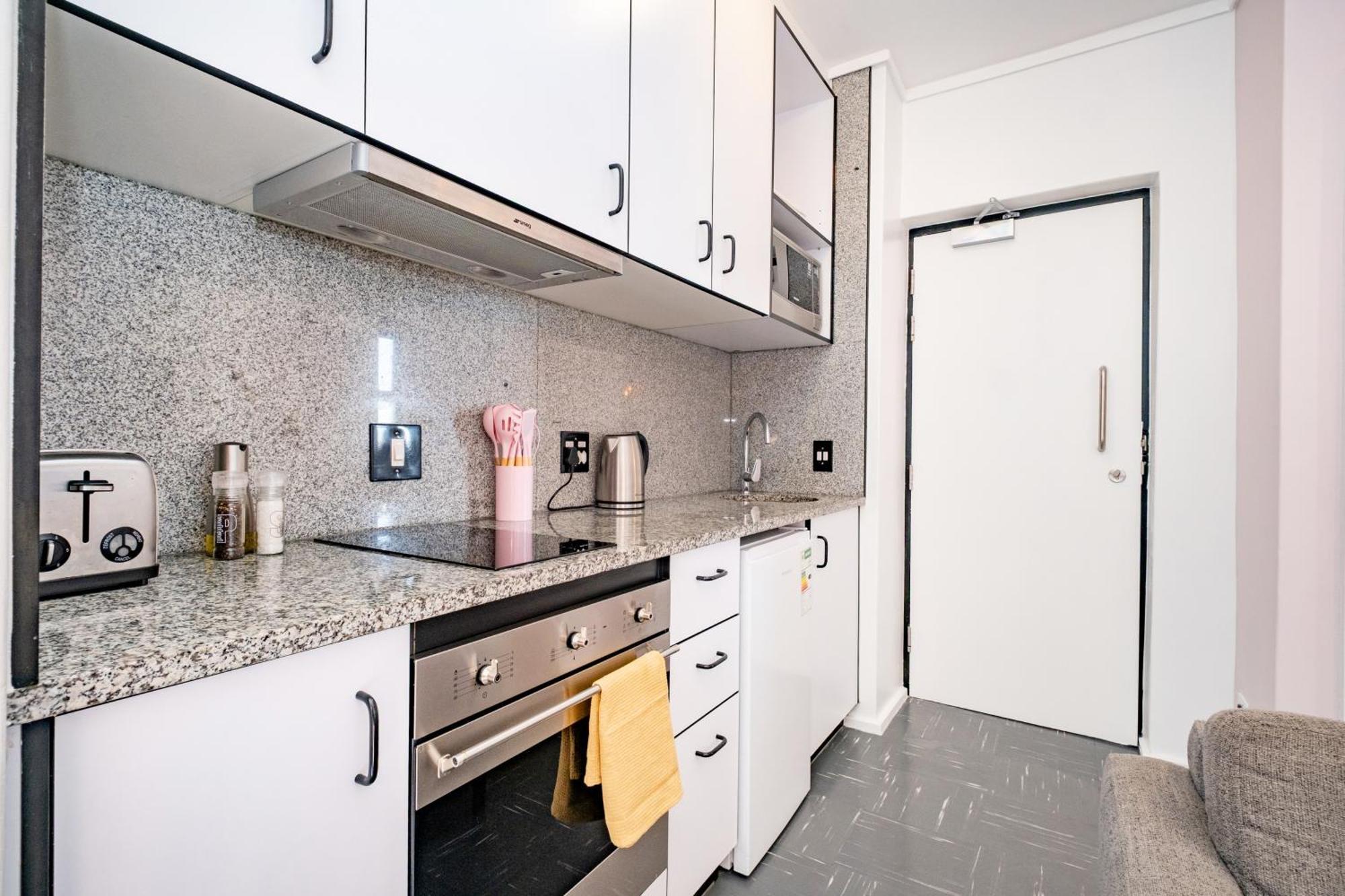 Flamingo 809 - Floor Sea Point Unit With Daily Housekeeping
